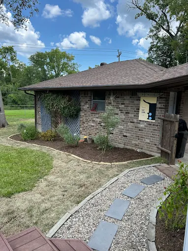 Landscape border and walkway service in Houston TX by Leatherwood Lawn Specialists