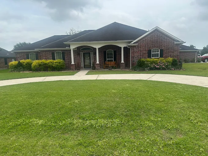 Residential lawn maintenance for a Houston TX home by Leatherwood Lawn Specialists | commercial landscaping, lawn care, lawn maintenance, drainage, concrete, outdoor solutions near Houston TX Residential lawn maintenance for a Houston TX home by Leatherwood Lawn Specialists